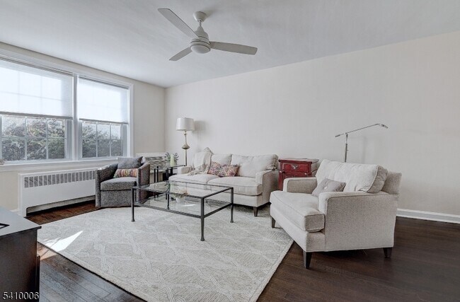 Building Photo - 101 Gates Ave