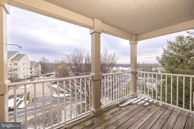 Building Photo - 1025 Gardenview Loop