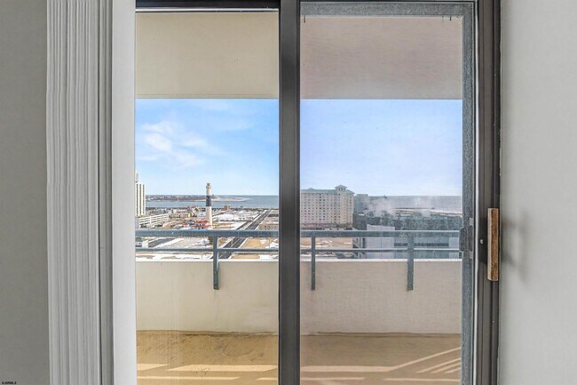 Building Photo - 526 Pacific Ave