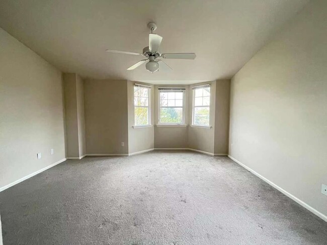 Building Photo - Great Townhome For Rent