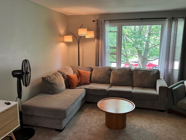 Building Photo - Fully Furnished Rental w/Steam Room & Sauna!