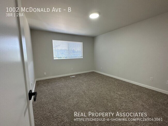 Building Photo - 1002 McDonald Ave