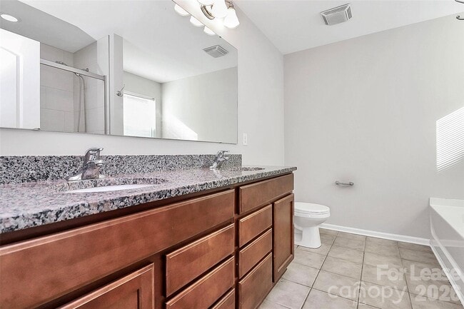 Building Photo - 8116 Dumphries Dr