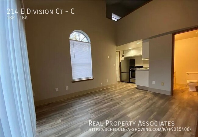 Building Photo - Spacious One Bedroom Loft Unit in a Privat...