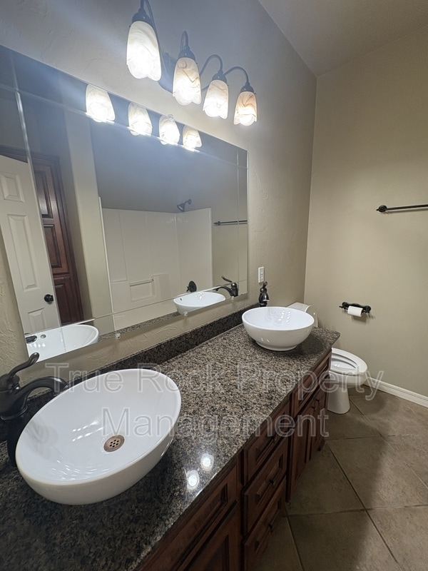 Building Photo - 817 Cypress Dr