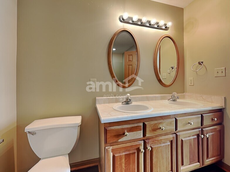 Building Photo - 511 Zephyr Way