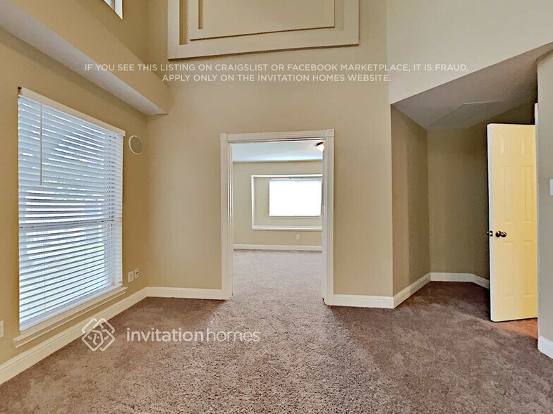 Building Photo - 921 Mockingbird Dr