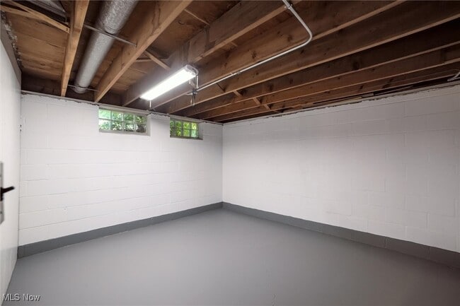 Building Photo - 5440 E 141st St