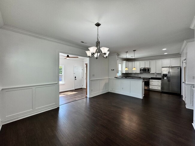 Building Photo - A Block From The Beaches! Ready 09-21-26! Oversized Parking Pad, Pet Friendly!