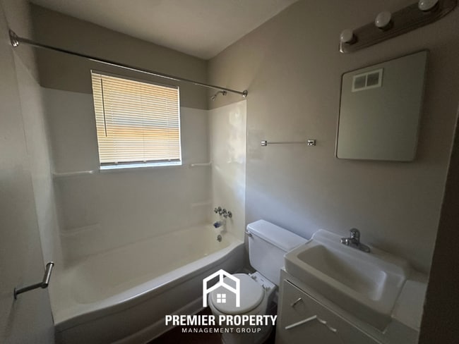 Building Photo - 5166 Rolling Fields Dr