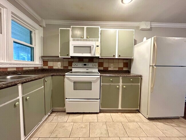 Building Photo - 2547 Pinckney Ave