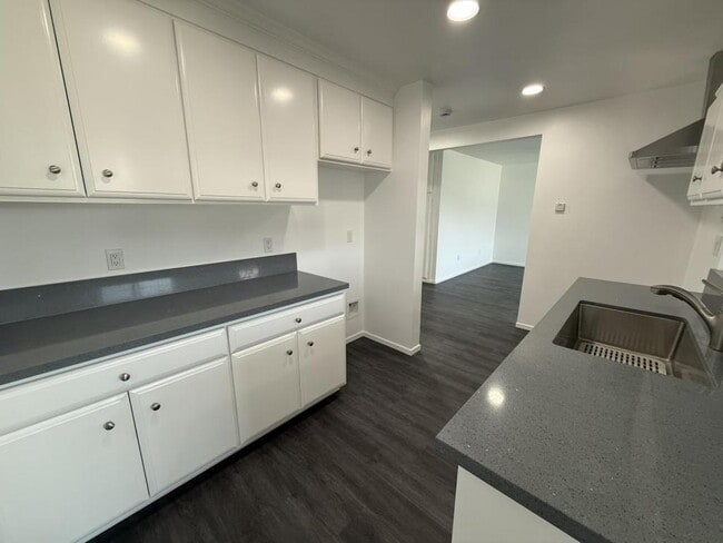Building Photo - 15550 Cornuta Ave