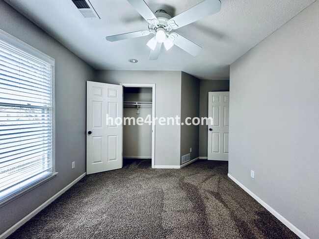 Building Photo - Beautiful Overland Park Home in Blue Valle...