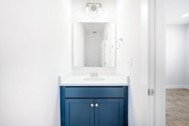 Building Photo - 642 W End Dr