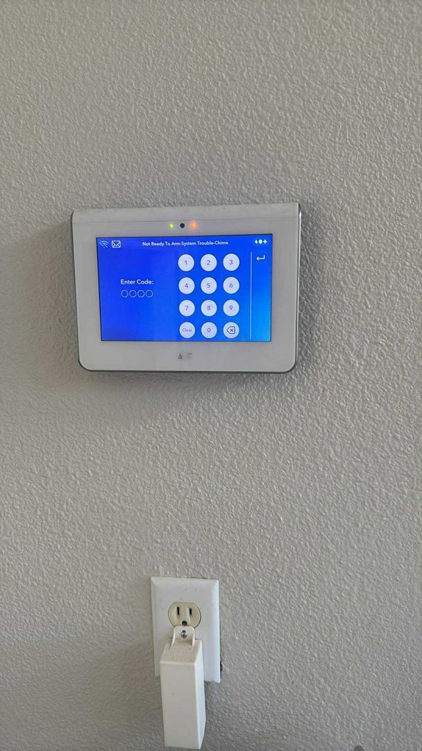 Building Photo - Cute home in gated community! 3/2