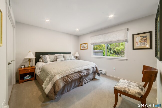 Building Photo - 595 Heritage Vlg