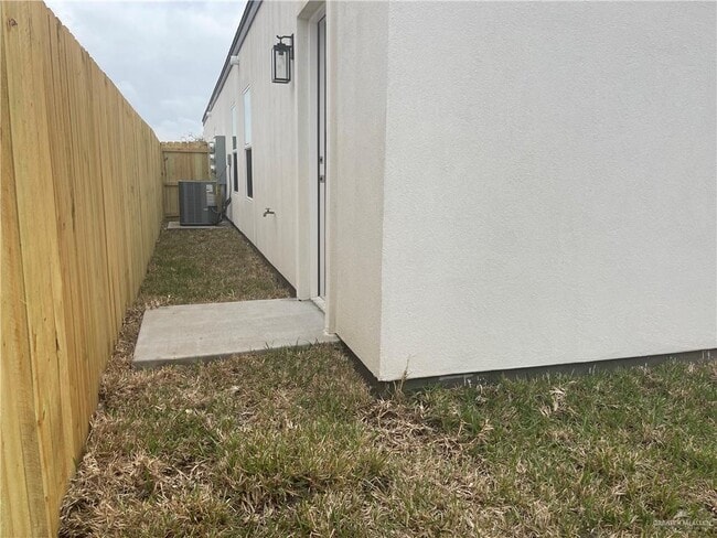 Building Photo - 28 Sparrow Rd