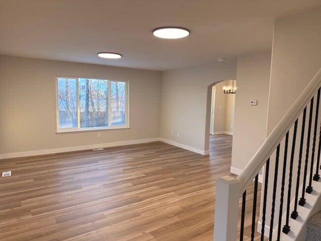 Building Photo - All Utilities Included in this 3 Bedroom South Anchorage Townhouse!