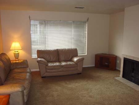 Large Living Room - 659 N 700 E