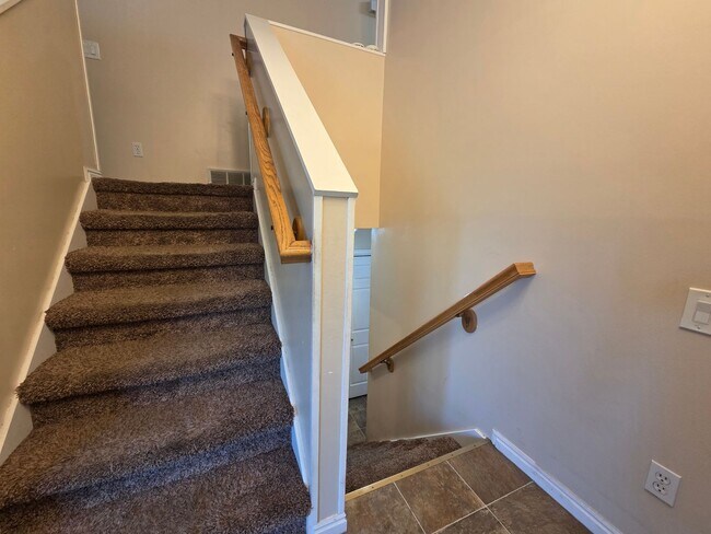 Building Photo - Charming Home in Woods Cross - Ready To Move!