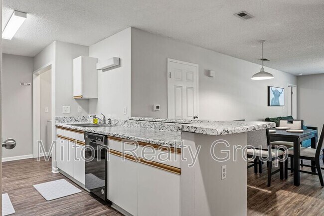 Building Photo - 74 Fantasy Ln