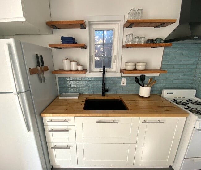 Building Photo - 805 Highland Ave