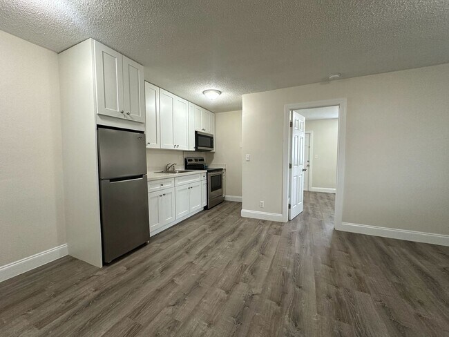 Building Photo - 18 Ave Villas LLC