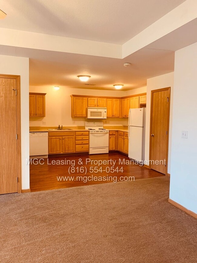 Building Photo - 105-107 Golfview Dr