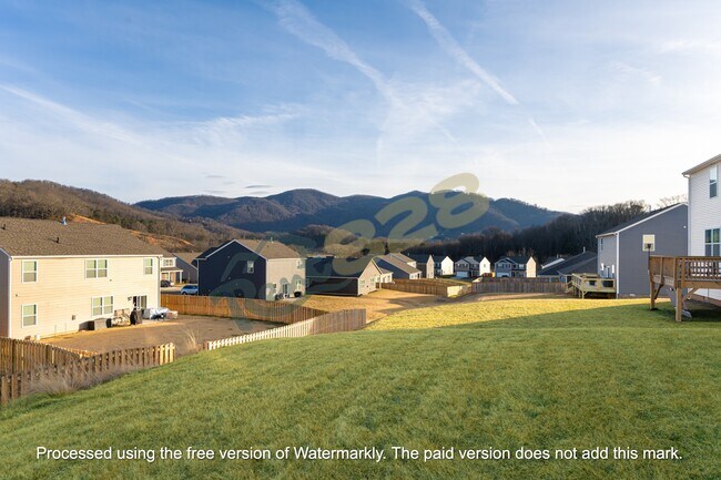 Building Photo - 96 Farmwood Ln