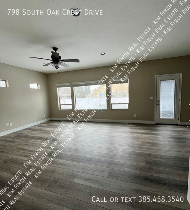 Building Photo - 798 S Oak Crest Dr