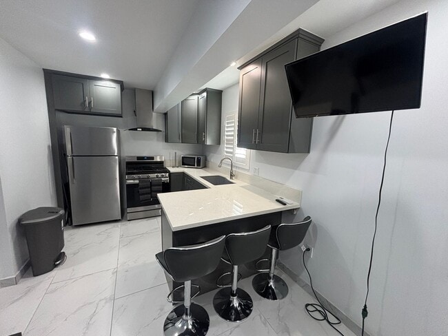 Building Photo - Remodeled 1-Bedroom ADU with All Utilities...