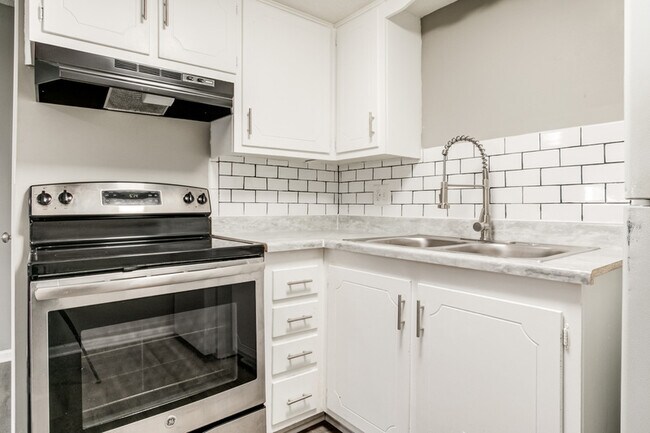 Building Photo - 3050 N 58th St