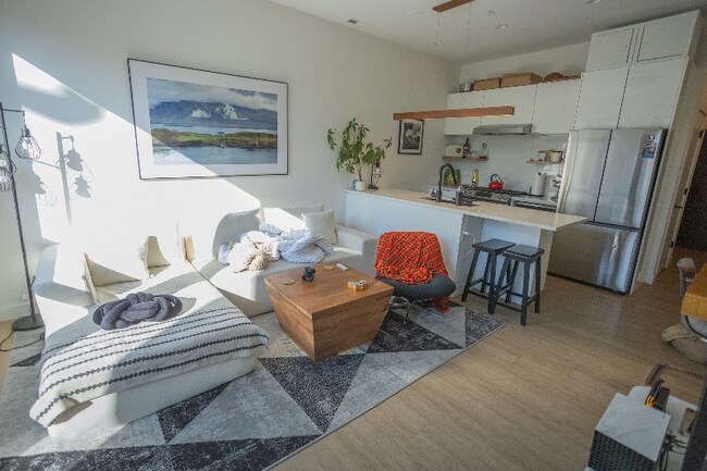 Building Photo - 4806 N Magnolia Ave