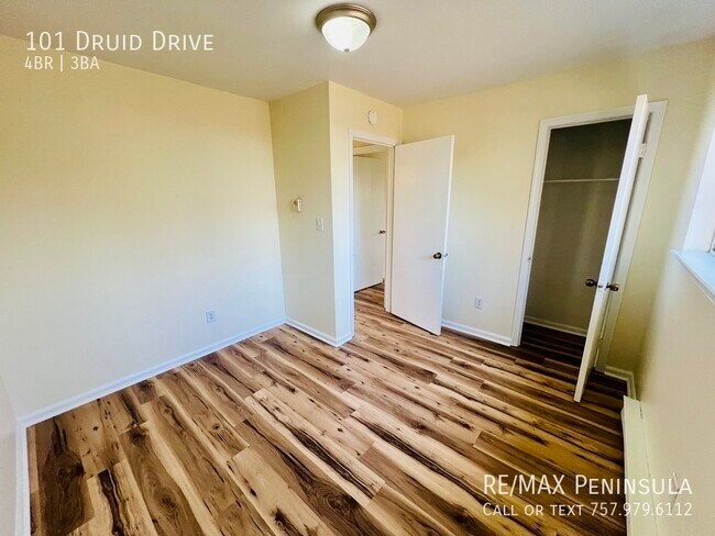 Building Photo - 4Bed, 2.5Bath Single Family Home in WBG