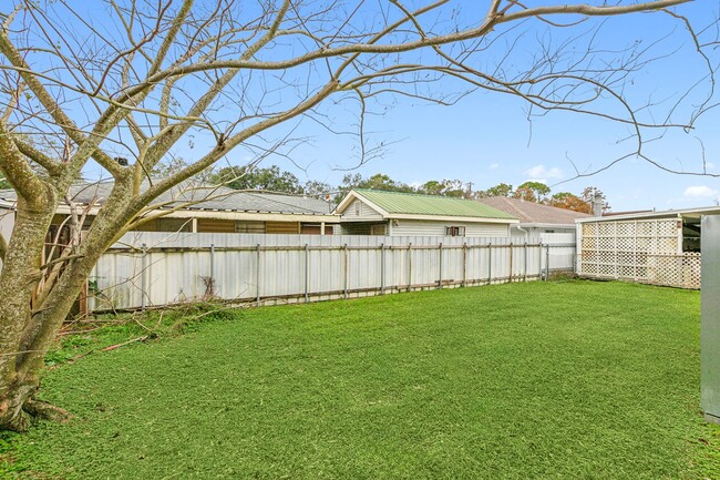 Building Photo - Renovated Chalmette 2 Bedroom House in Cha...