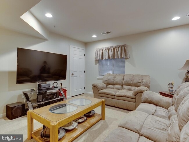 Building Photo - 8022 Forest Ridge Dr