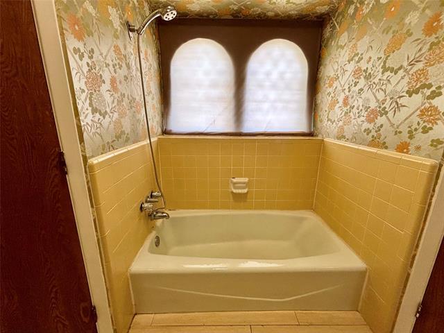 Building Photo - 1602 Carla Ave