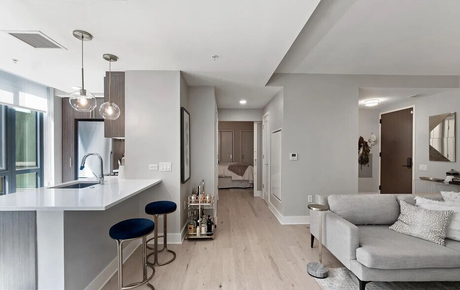 Building Photo - 1211 Van St SE