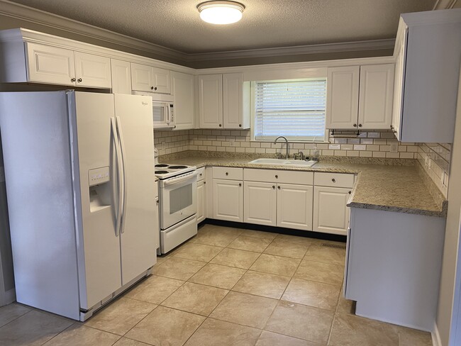 Kitchen - 277 Arkadelphia Rd