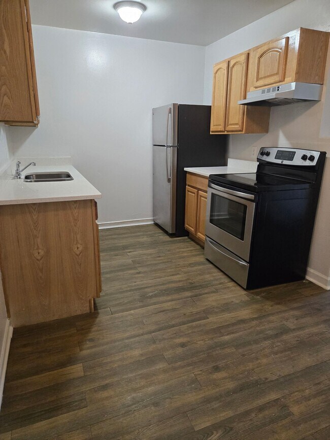 Building Photo - 329 Mabry St