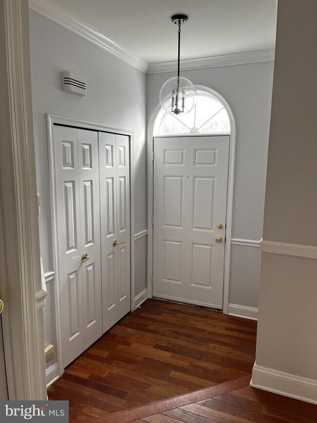 Building Photo - 518 Francis Nicholson Way