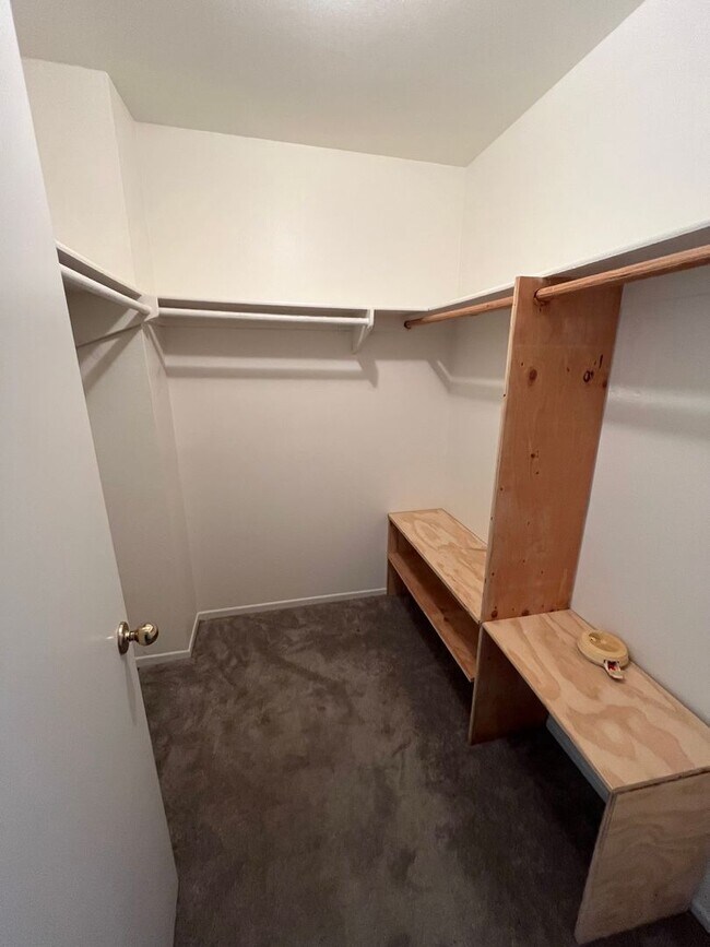 Building Photo - Spacious 4br/3ba Single Family Residence in Beautiful Eastlake Greens Community