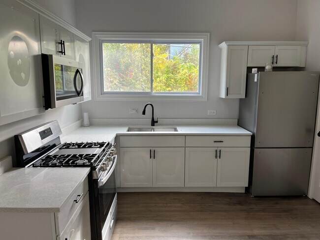 Building Photo - 11578 S Perry Ave