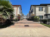 Building Photo - 2935 Clinton Dr