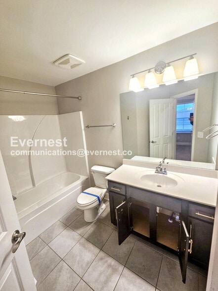 Building Photo - 809 Goswell Dr