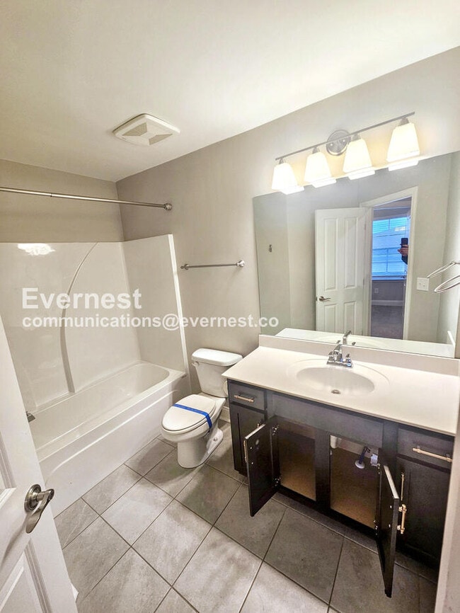 Building Photo - 809 Goswell Dr