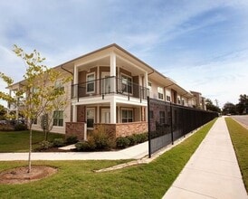 Building Photo - 817 Colcord Ave