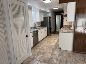 Building Photo - 7909 Habersham Ln