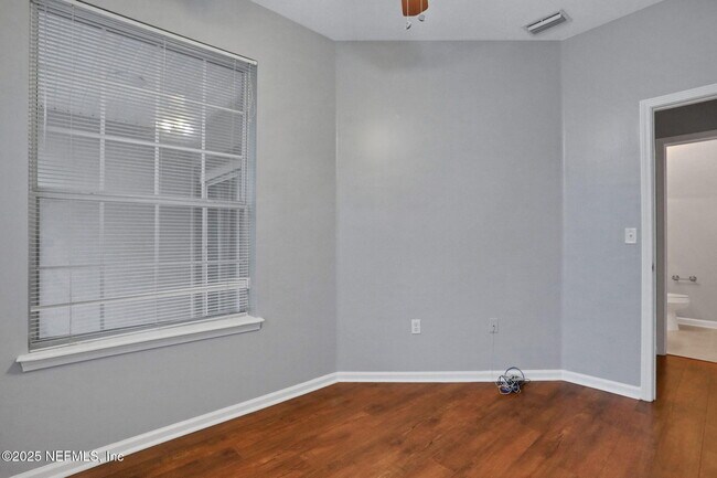 Building Photo - 9744 Summer Grove Way W