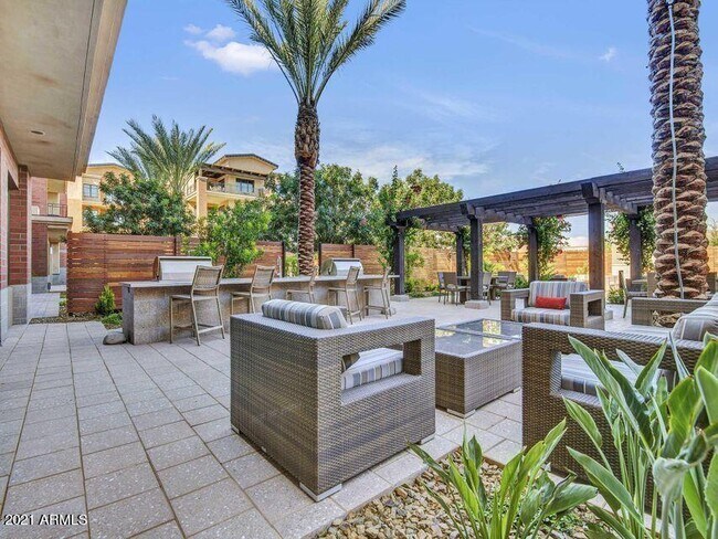 Building Photo - 6166 N Scottsdale Rd